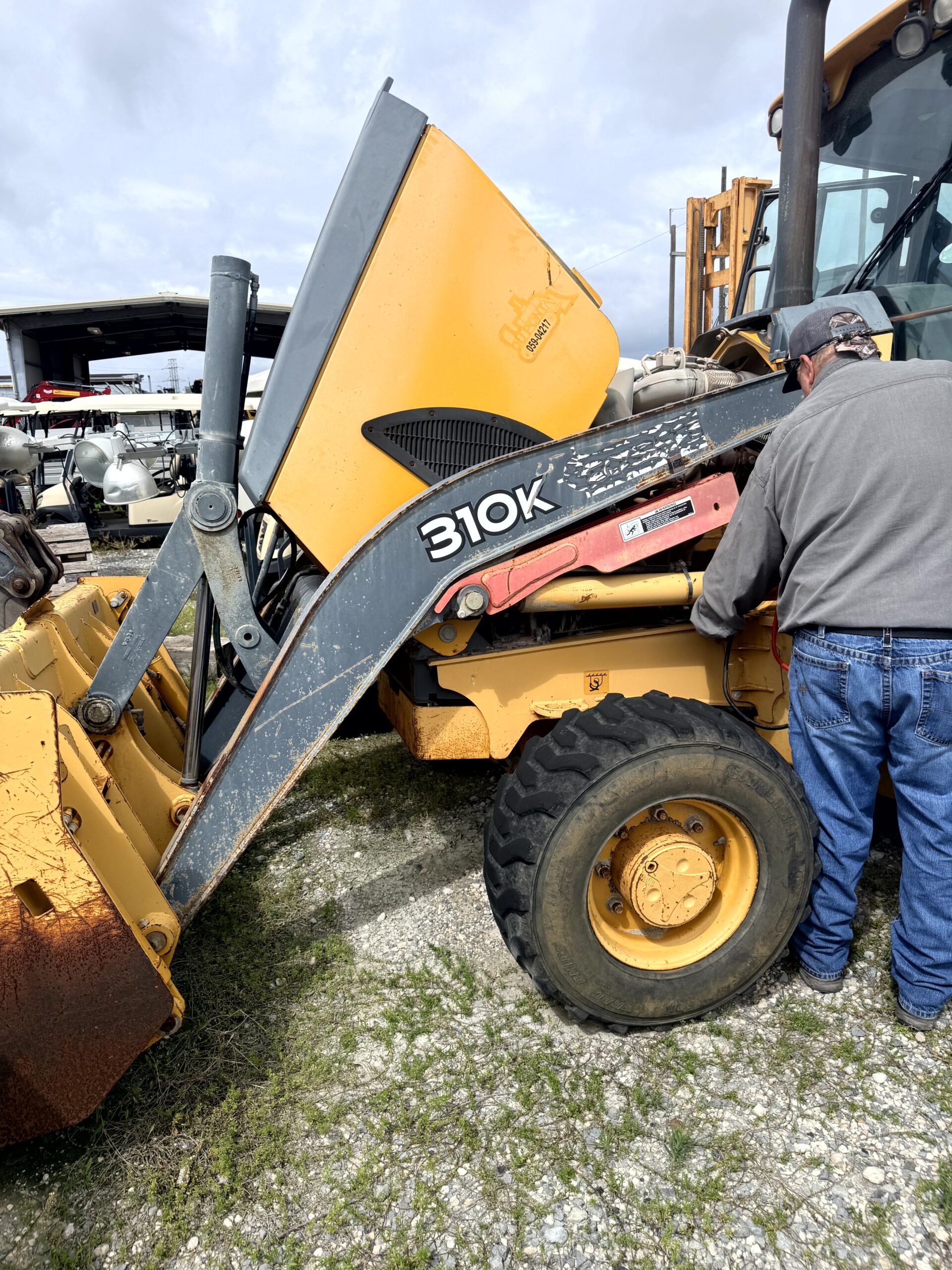 John Deere 310K Backhoe Loader – Loader Bucket & Rear Backhoe – Louisiana - Image 4